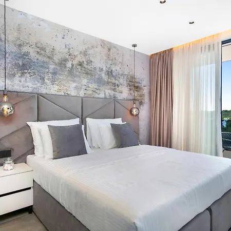 Fly - S6 - Mpolo Guest house